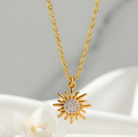 🆕️Dainty Sunburst Pendant 18K Gold Plated Stainless Steel CZ Celestial Necklace - Picture 5 of 12